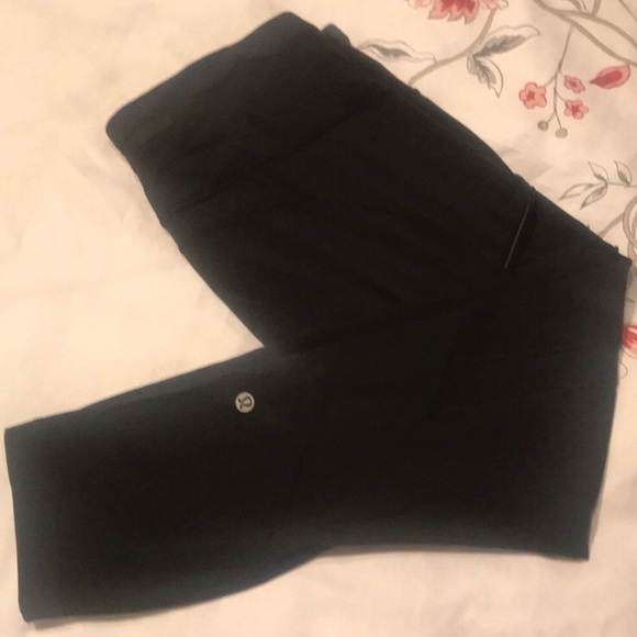 Lululemon 🍋Fresh Tracks crop tights - Picture 2 of 8